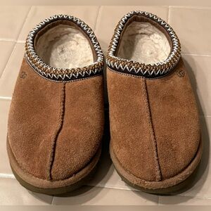 UGG Tasman Slippers US Size 6 Chestnut Suede Sheepskin Lined Slip-On Shoes